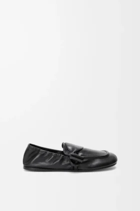 Loafer met sluiting van glanzend, glad kalfsleer