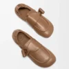 Loafer met sluiting van glanzend, glad kalfsleer Loafer met sluiting van glanzend, glad kalfsleer