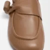 Loafer met sluiting van glanzend, glad kalfsleer Loafer met sluiting van glanzend, glad kalfsleer