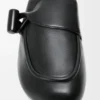 Loafer met sluiting van glanzend, glad kalfsleer Loafer met sluiting van glanzend, glad kalfsleer