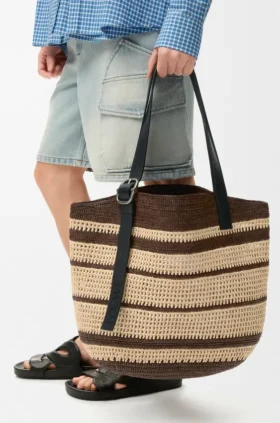 Loop-mand van raffia