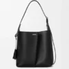 Medium Bilbao-bucket in glad kalfsleer