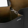 Medium Bilbao-bucket in glad kalfsleer