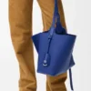 Medium Bilbao-bucket in glad kalfsleer