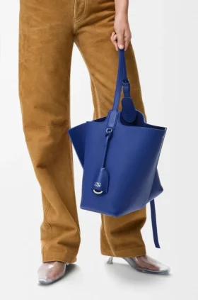 Medium Bilbao-bucket in glad kalfsleer