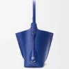 Medium Bilbao-bucket in glad kalfsleer