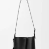 Medium Bilbao-bucket in glad kalfsleer