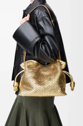 Medium Flamenco-clutch van gelamineerd lamsleer