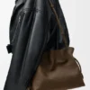 Medium Flamenco-clutch van genobbelde nubuck