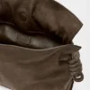 Medium Flamenco-clutch van genobbelde nubuck