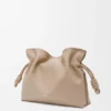 Medium Flamenco-clutch van nappa-kalfsleer