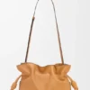 Medium Flamenco-clutch van nappa-kalfsleer
