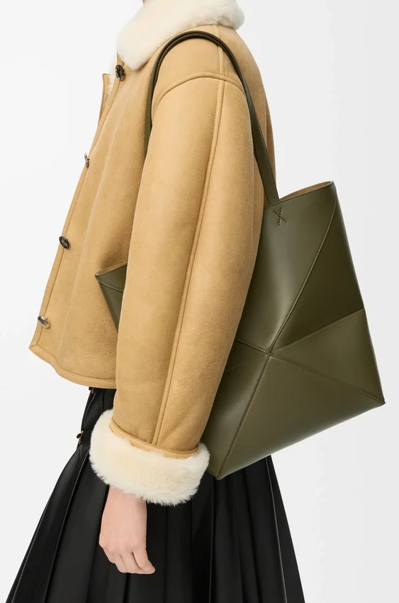 Medium Puzzle Fold Tote bag in glanzendes Kalfsleer Medium Puzzle Fold Tote bag in glanzendes Kalfsleer
