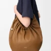 Medium Squeeze-tas van zacht nappa-lamsleer Medium Squeeze-tas van zacht nappa-lamsleer