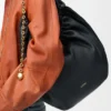 Medium Squeeze-tas van zacht nappa-lamsleer Medium Squeeze-tas van zacht nappa-lamsleer