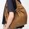 Medium Squeeze-tas van zacht nappa-lamsleer Medium Squeeze-tas van zacht nappa-lamsleer