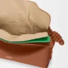 Middelgrote gelaagde Flamenco-clutch van nappa-kalfsleer