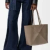 Middelgrote horizontale Puzzle Fold-tote bag van zacht generfd kalfsleer