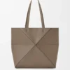 Middelgrote horizontale Puzzle Fold-tote bag van zacht generfd kalfsleer