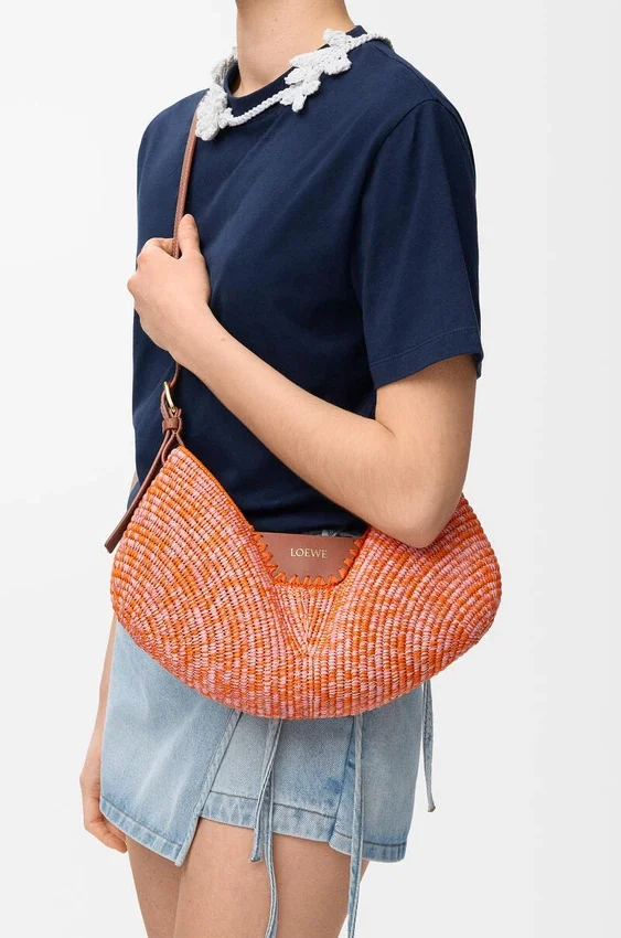 Middelgrote loewe Swing-tas van raffia en kalfsleer Middelgrote loewe Swing-tas van raffia en kalfsleer