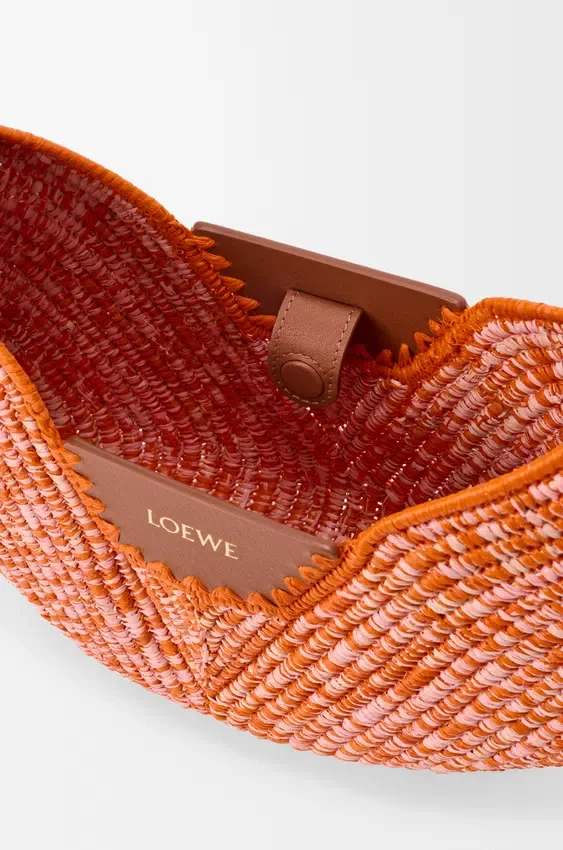 Middelgrote loewe Swing-tas van raffia en kalfsleer Middelgrote loewe Swing-tas van raffia en kalfsleer