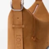 Middelgrote Loop Hobo van suède kalfsleer