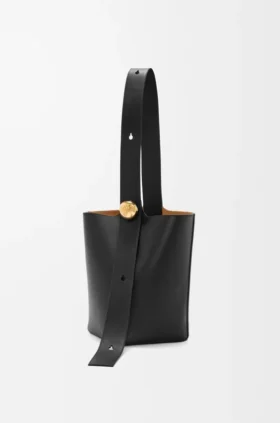 Middelgrote Pebble Bucket van glad kalfsleer
