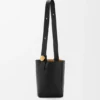 Middelgrote Pebble Bucket van glad kalfsleer Middelgrote Pebble Bucket van glad kalfsleer
