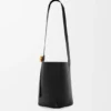 Middelgrote Pebble Bucket van glad kalfsleer Middelgrote Pebble Bucket van glad kalfsleer