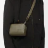 Mini-crossbody-cameratas van satijnkalfsleer Mini-crossbody-cameratas van satijnkalfsleer
