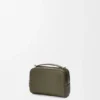 Mini-crossbody-cameratas van zacht generfd kalfsleer Mini-crossbody-cameratas van zacht generfd kalfsleer