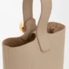 Mini Pebble Bucket bag van zacht generfd kalfsleer