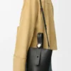 Mini Pebble Bucket bag van zacht generfd kalfsleer