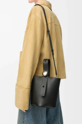 Mini Pebble Bucket bag van zacht generfd kalfsleer