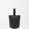 Mini Pebble Bucket bag van zacht generfd kalfsleer