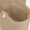 Mini Pebble Bucket bag van zacht generfd kalfsleer