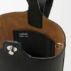 Mini Pebble Bucket bag van zacht generfd kalfsleer