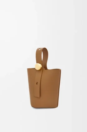 Mini Pebble Bucket in glad kalfsleer
