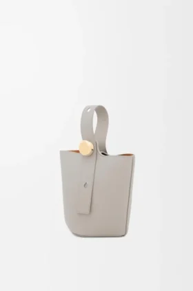 Mini Pebble Bucket in glad kalfsleer