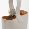 Mini Pebble Bucket in glad kalfsleer Mini Pebble Bucket in glad kalfsleer