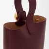 Mini Pebble Bucket in glad kalfsleer Mini Pebble Bucket in glad kalfsleer