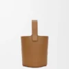 Mini Pebble Bucket in glad kalfsleer Mini Pebble Bucket in glad kalfsleer