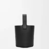 Mini Pebble Bucket in glad kalfsleer Mini Pebble Bucket in glad kalfsleer