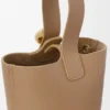 Mini Pebble Bucket in zacht generfd kalfsleer