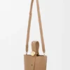 Mini Pebble Bucket in zacht generfd kalfsleer