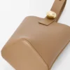 Mini Pebble Bucket in zacht generfd kalfsleer
