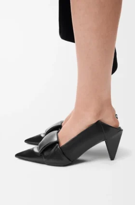 Origami-pumps met open achterkant van lamsleer