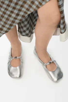 Pebble zachte ballerina van gelamineerd nappa-lamsleer