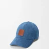 Pet met patch van denim Pet met patch van denim