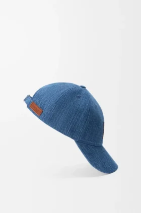 Pet met patch van denim